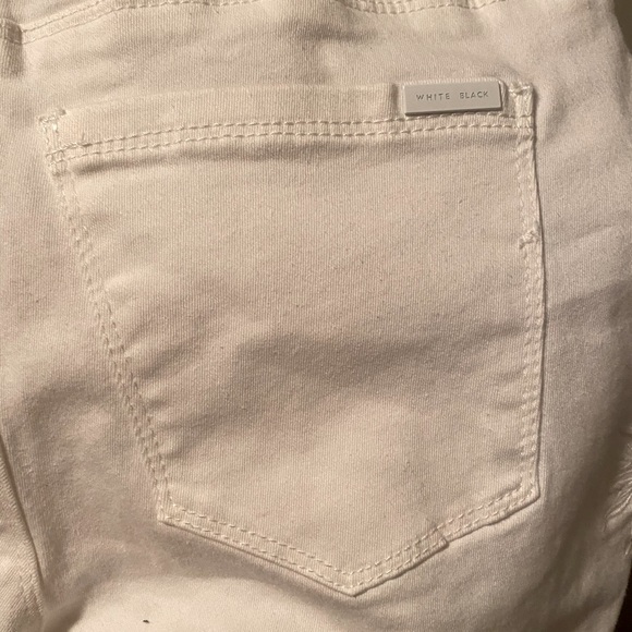 WHBM NewwithTags white jeans white stitched flower - Picture 2 of 7